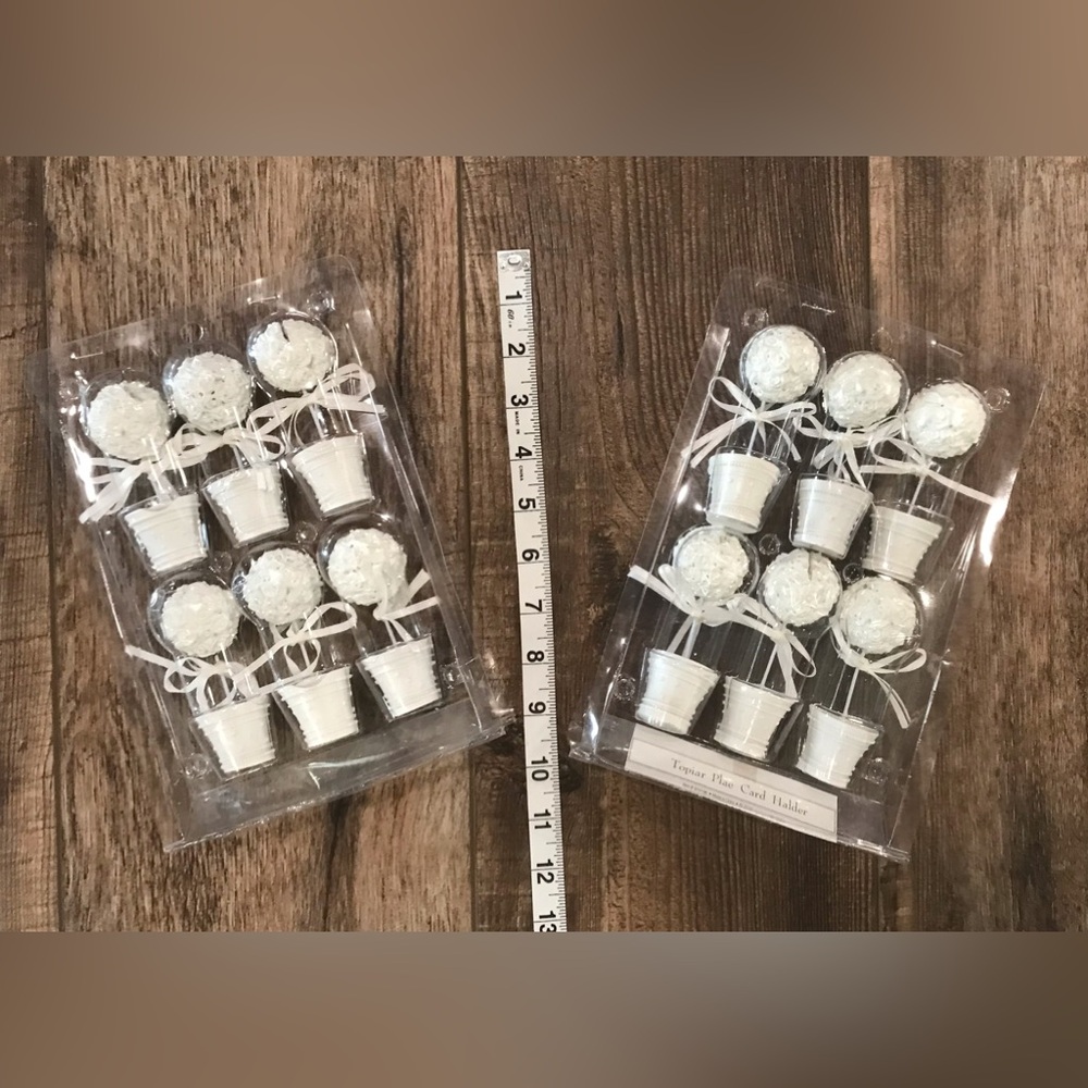 Topiar name tag holder
